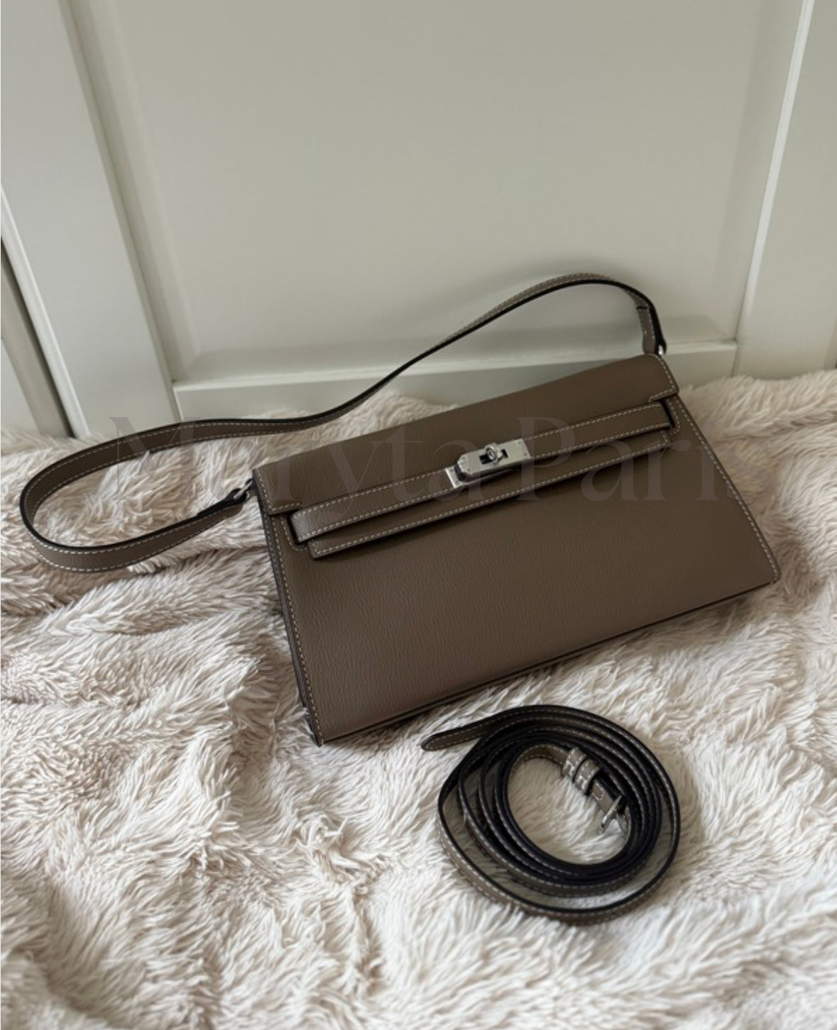 Pochette Celia (détails argent)